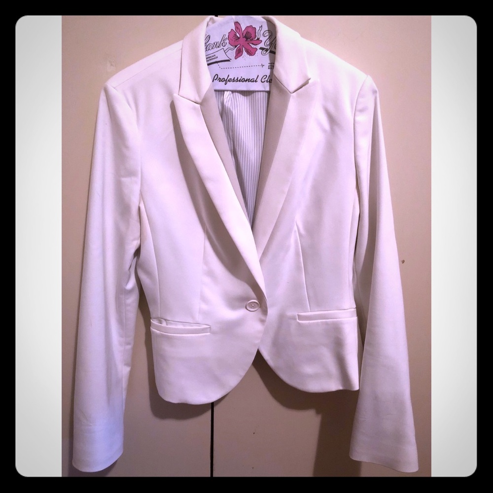 White Blazer, Beige collar detail, Stripe Lining